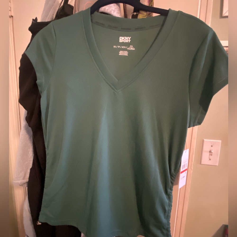 NWT BUNDLE TWO DKNY Sport V-Neck Short Sleeve Tees in Forest Green and Orange